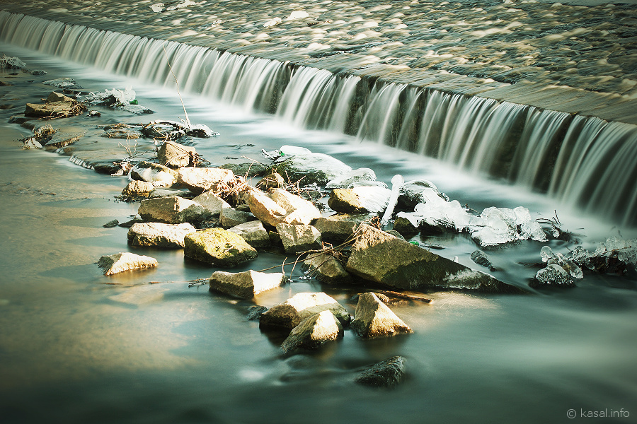 Ice weir