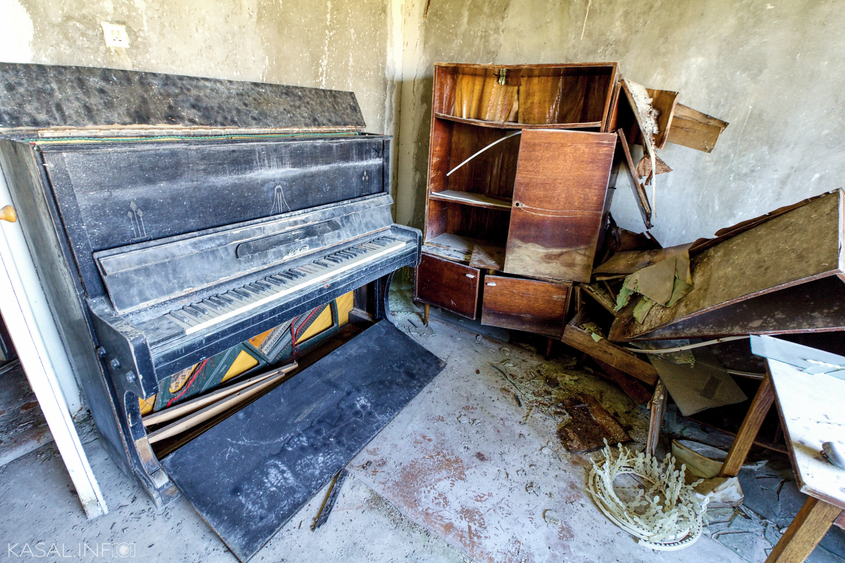 Piano in the abandoned house