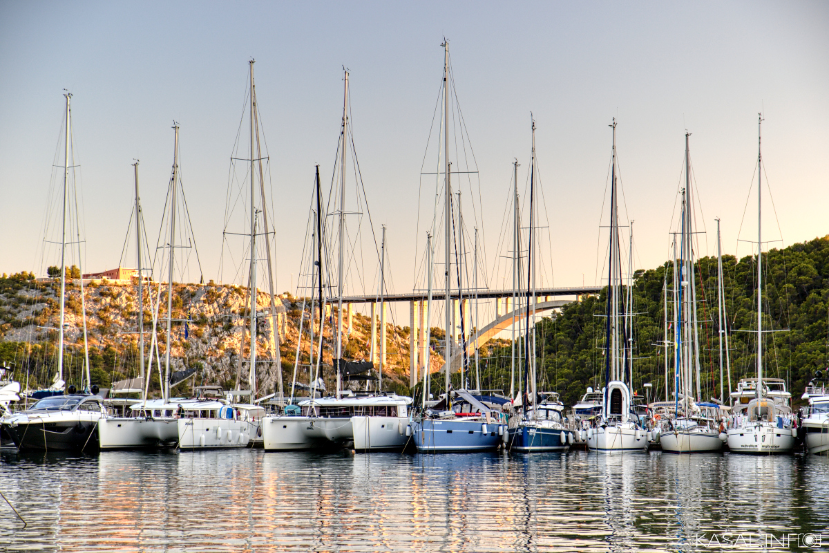 Yacht parking